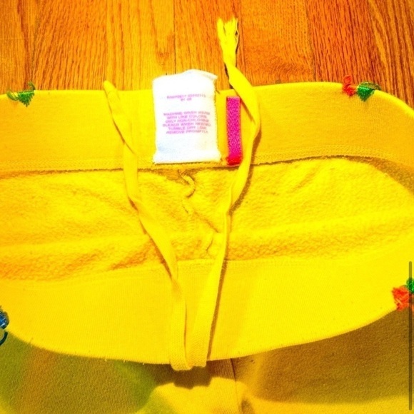 Pink - Victoria Secret Ladies Capri Unique Sweatpants | 🤩Look at the Details! - Picture 6 of 11